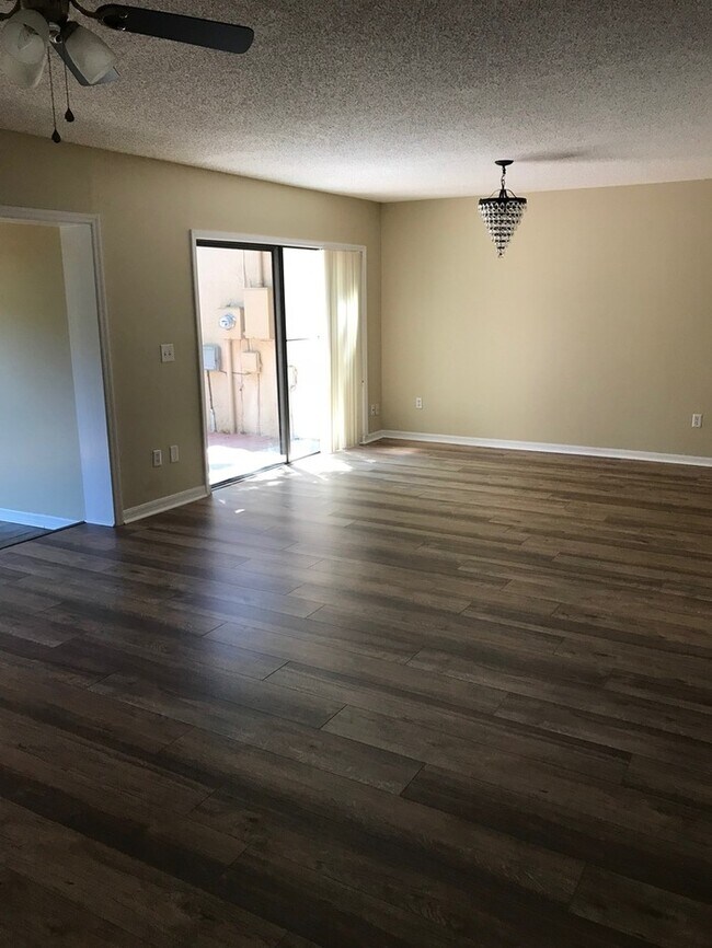 Photo - FABULOUS 3/2.5 Townhome In Wonderful Lake ...