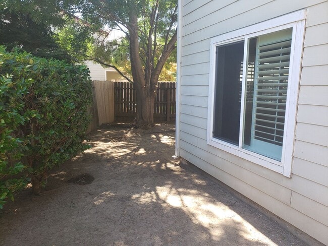 Building Photo - 579 Morgan Dr Unit 2