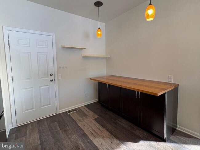 Photo - 142 Sills Ln