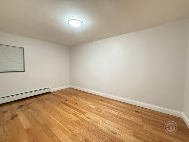 Photo - 1720 Williamsbridge Rd