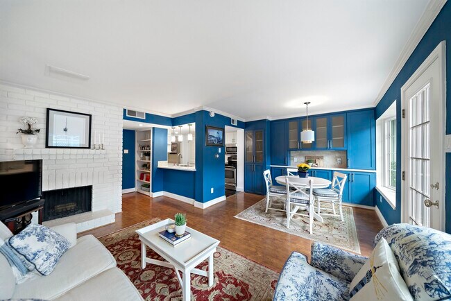 Photo - 8944 Chatsworth Dr