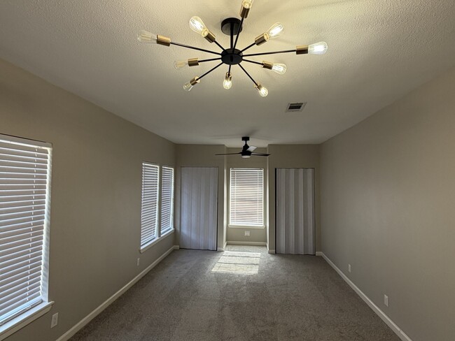 Photo - 1554 Scharpe St