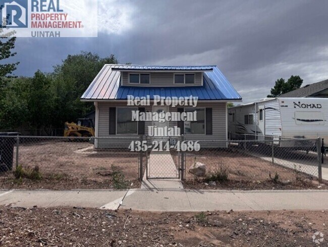 Building Photo - Cute 3 Bedroom 1 Bathroom House
