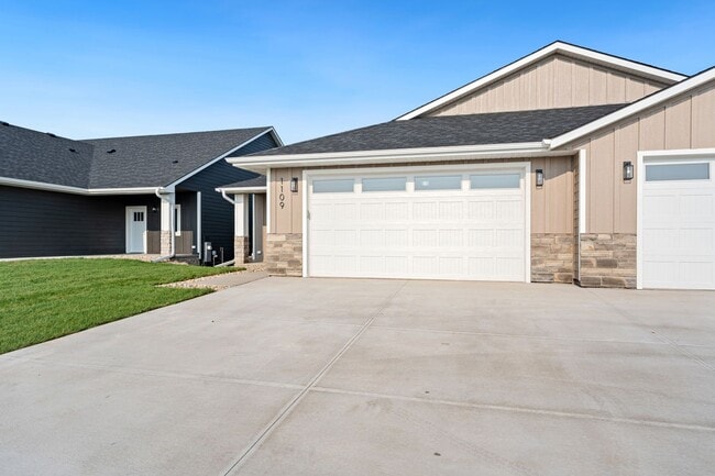 Building Photo - New Townhome For Rent