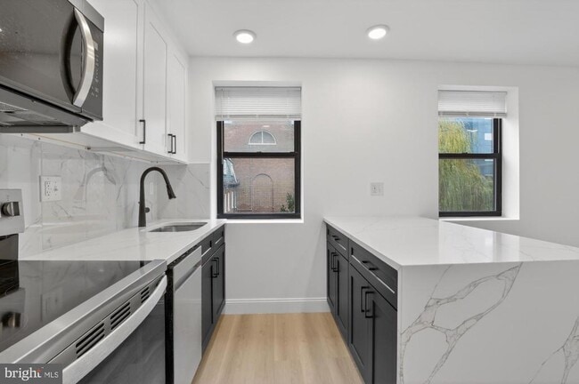 Photo - 712 N American St Unit 3