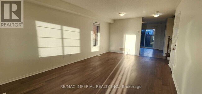 Photo - 1423 Rennie Street