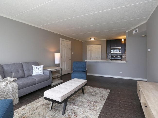 Woodland Ridge Apartments - Woodridge, IL | ForRent.com
