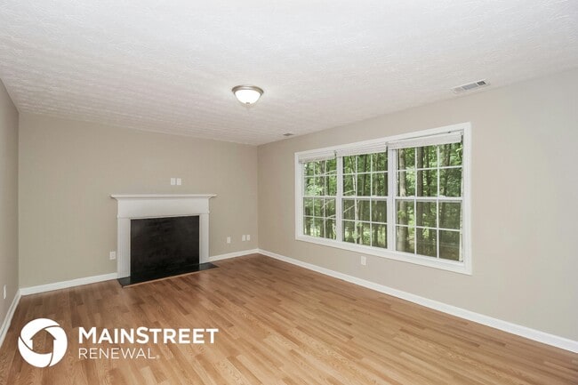 Photo - 198 Hawthorn Dr