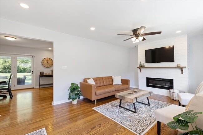 Photo - 209 Hazelwood Dr