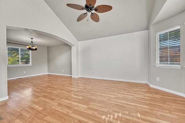 Photo - $3,400 - 5 Bed, 3.5 Bath Home in Aurora wi...