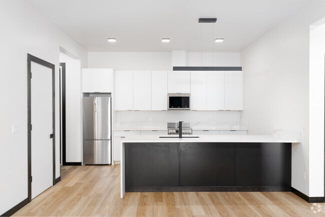 2BR, 2BA - 1054SF - Kitchen - Midtown Centre Apartments