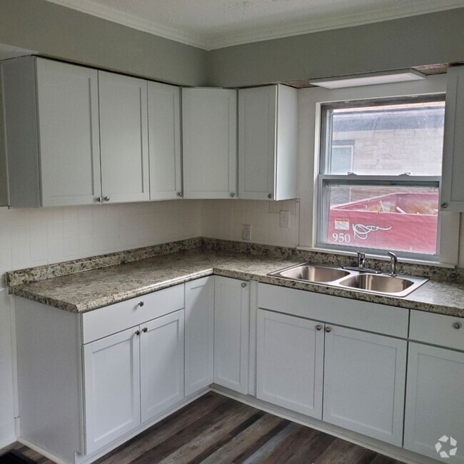 Building Photo - 4 BDRM HOUSE FOR RENT