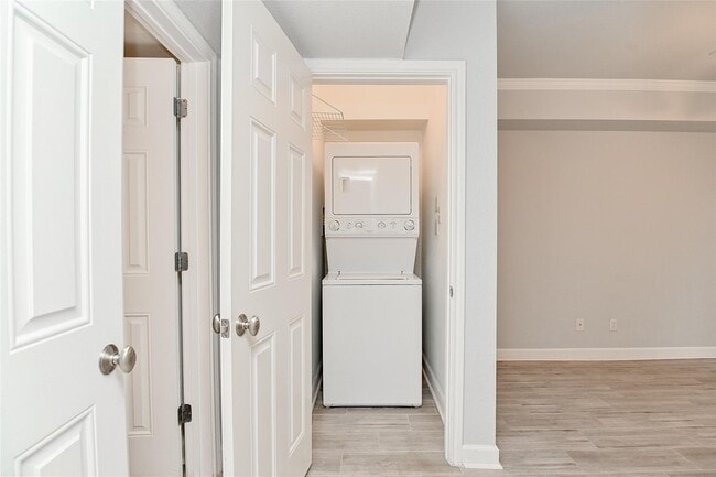 Building Photo - 4515 Briar Hollow Pl Unit 112