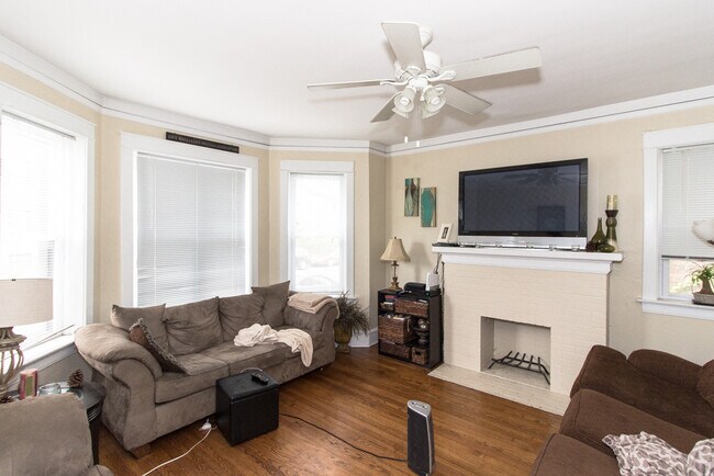 Photo - 3703 N Racine Ave Unit 1