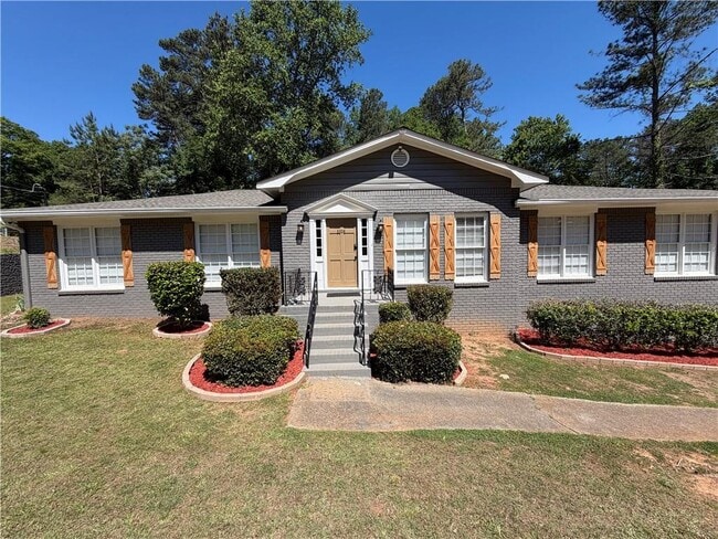 Building Photo - 3336 Camelot Dr NE
