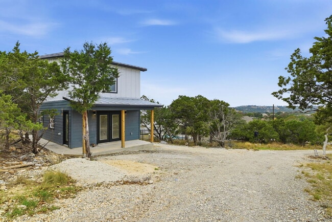 Photo - 1571 Lakeshore Dr