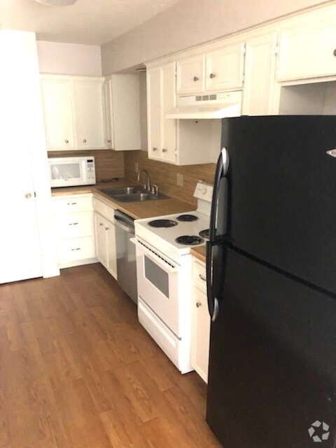 Building Photo - 906 N LBJ Dr Rental