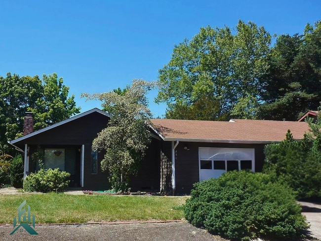 Building Photo - Charming 3 bedroom/1 bathroom Home