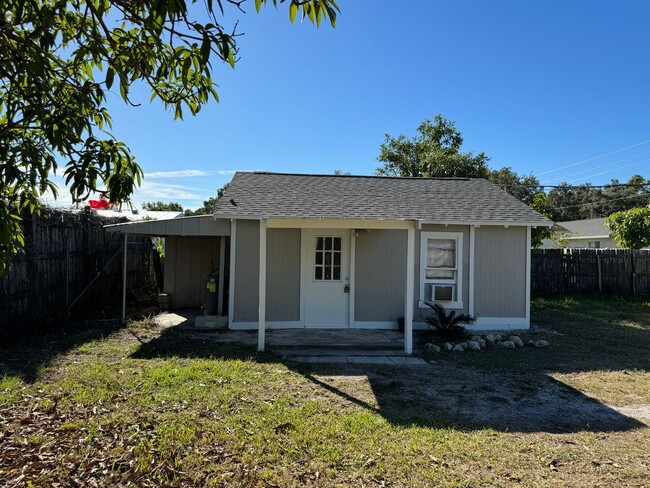 RYDEs Duplex 2745 9th St E Bradenton - RYDEs Duplex 2745 9th St E Bradenton Apartment Unit B back