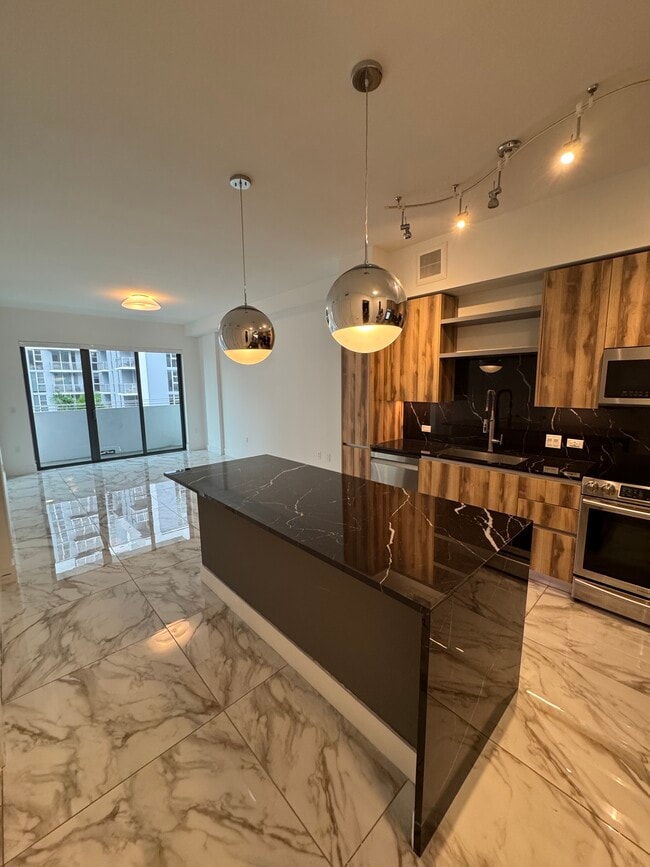 Building Photo - 47 NW 30th St Unit A4