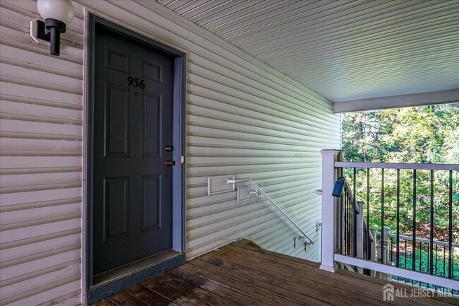 Photo - 936 Waterford Dr