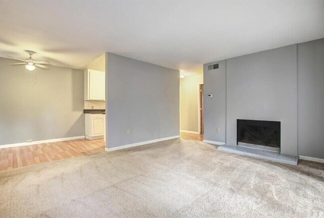 886 Woodside Ln E Unit 1