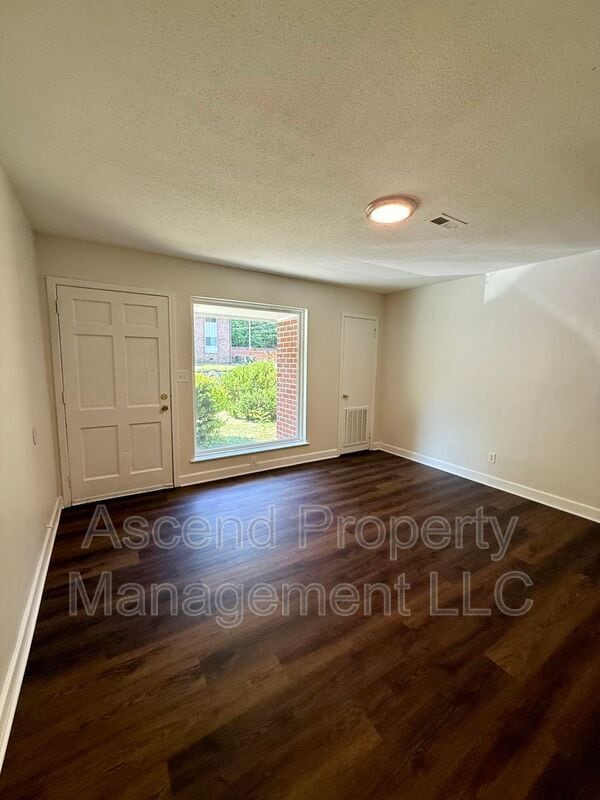 3341 Pinewood Ave Unit B