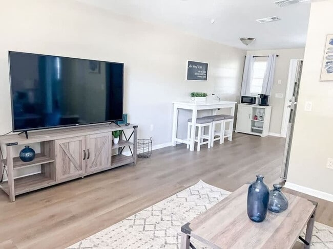 Photo - 38548 Naomi Ave Unidad ID1234476P