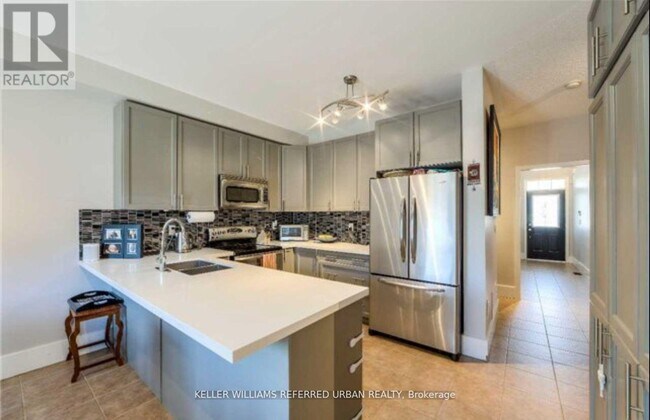 Photo - 118 Earlsbridge Blvd