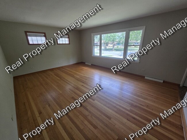 Photo - 8118 Monroe Ave