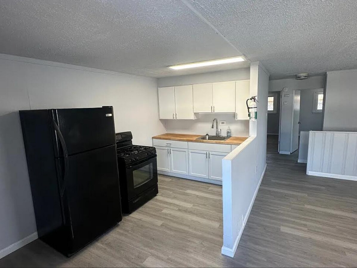 3 Bed Row Home in Chester, PA - 3 Bed Row Home in Chester, PA