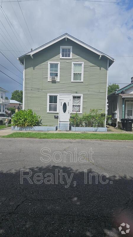 Building Photo - 2300 Valence St Rental