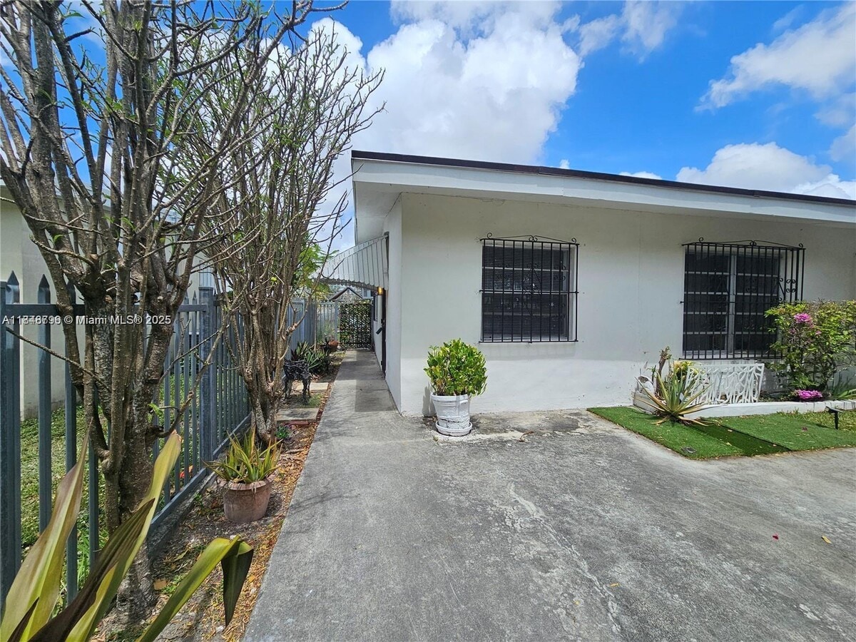 Photo - 11035 SW 56th St Apartamento Unidad A