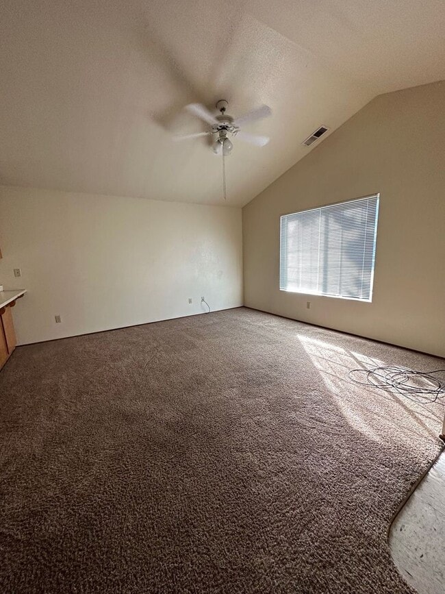 Photo - 1020 W 4th St