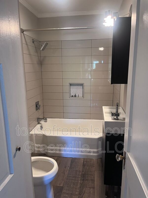 Photo - 205 Thackston St