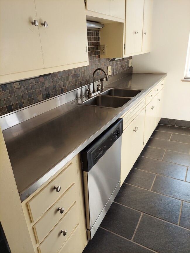 Photo - 2883 Charing Rd Unidad 2883