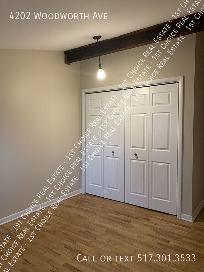 3BDR 1.5BTH Duplex in Holt Cat Friendly Townhome Townhome Rental