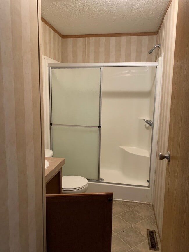 Photo - 3 Bedrooms, 2 Bathrooms in Pequot Terrace Trailer Park, Pequot Lakes, MN Lot B27 Unidad Lot B27