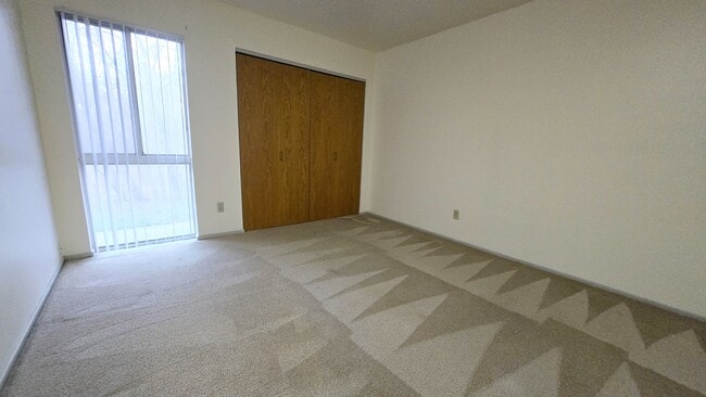 Building Photo - 815 W Puetz Rd Unit 815