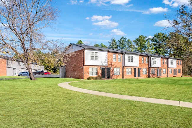 Country Club Apartments