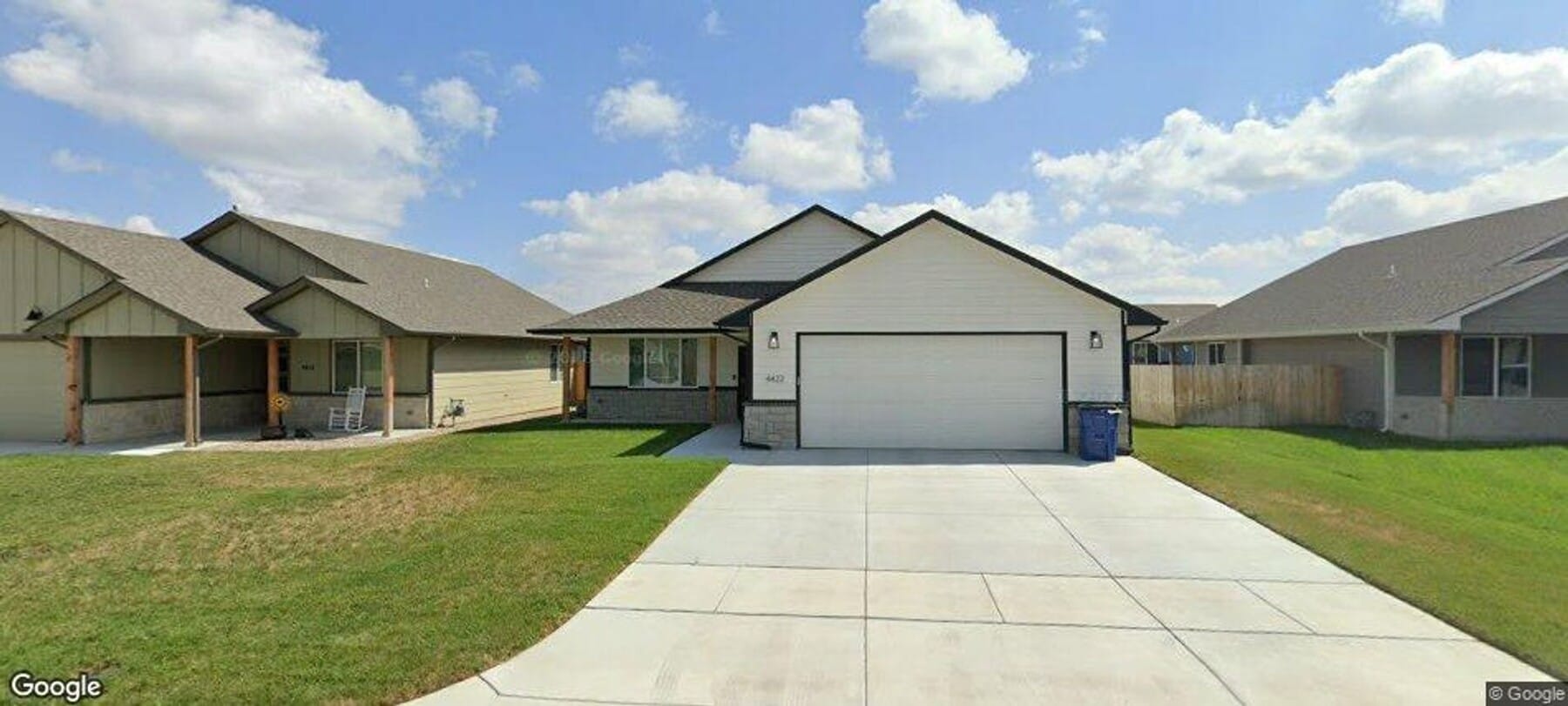 Single Family Home with three bedrooms two bathrooms and two car garage. Zero entry slab home. Mo... - Single Family Home with three bedrooms two bathrooms and two car garage. Zero entry slab home. Mo...