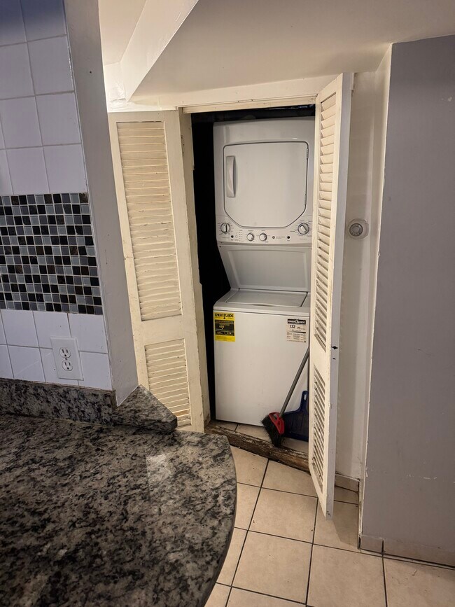 Photo - 1941 N Monticello Ave Unidad G