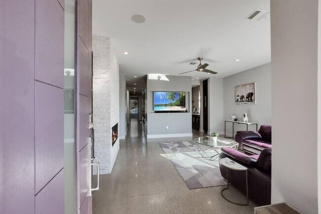 Photo - 1802 W 10th St