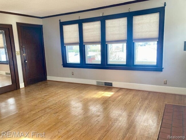 Photo - 220 Oakdale St