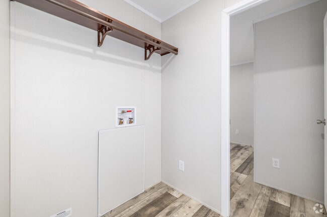 3BR, 2BA - 960SF - Laundry
