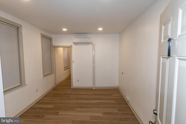 Photo - 907 Belmont Ave