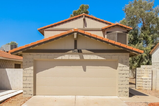 Building Photo - 1968 N Lexington Dr