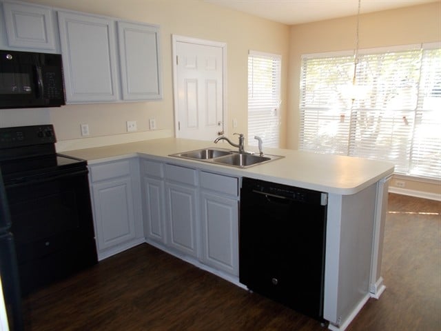 Photo - 221 Aylesbury Ln