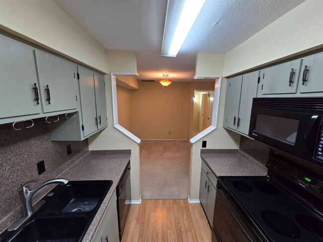 Photo - 5669 Birchmont Dr Unidad E Rental