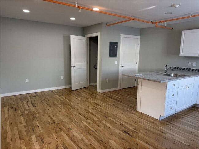 Photo - 123 W Market St